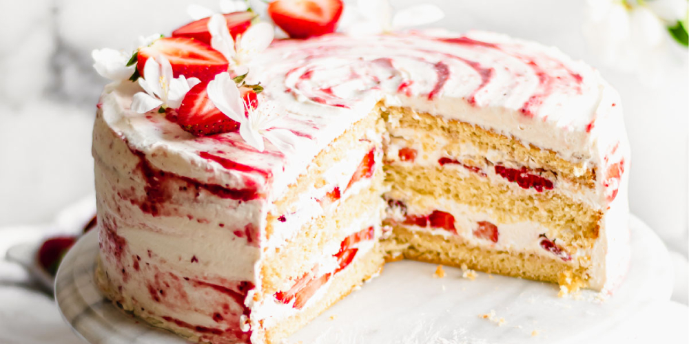 https://techblogs.simplydesignhub.site/wp-content/uploads/2023/06/strawberry-cake.jpg